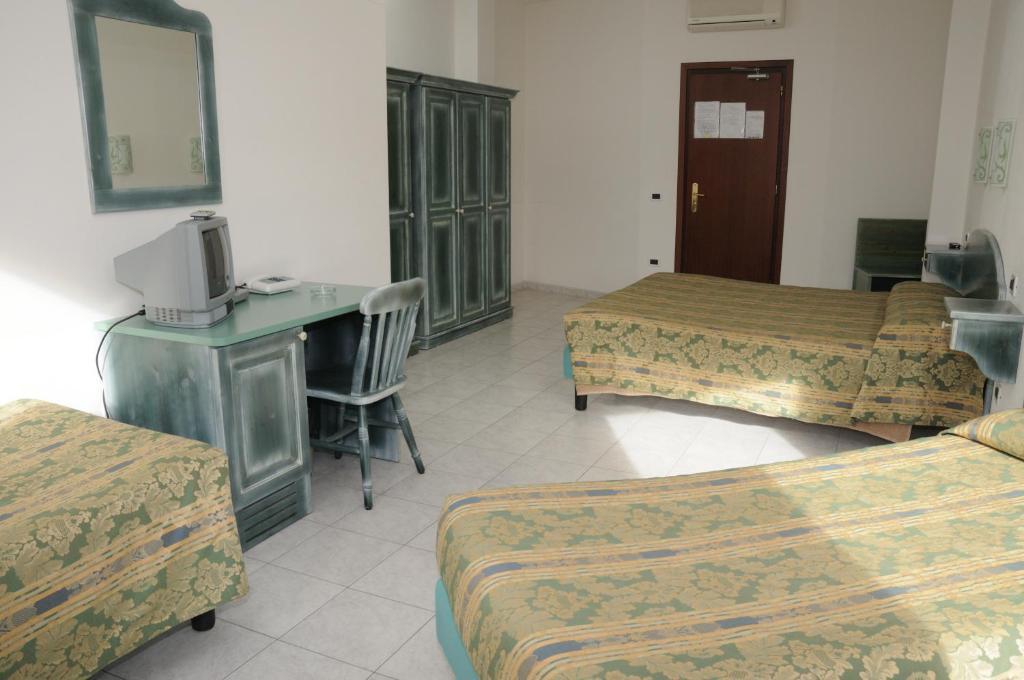 Hotel Meridiana Arbus Habitación foto