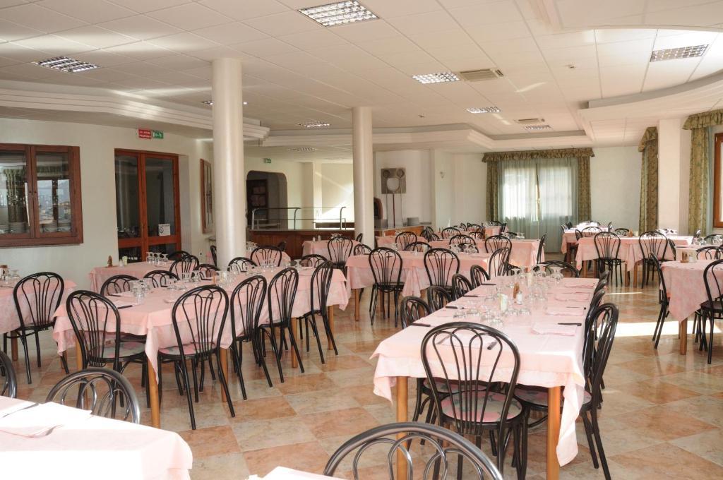 Hotel Meridiana Arbus Exterior foto