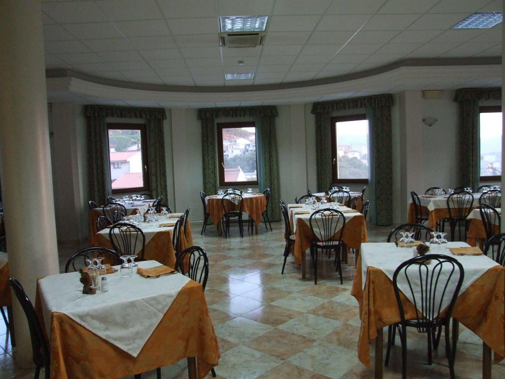 Hotel Meridiana Arbus Exterior foto